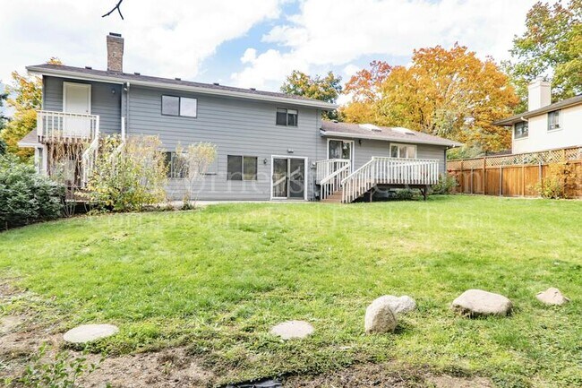 Building Photo - 3427 Clubheights Dr
