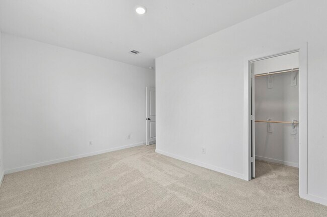Building Photo - 2934 Palm Branch Dr
