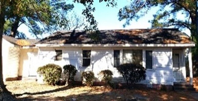 Primary Photo - 201 N Sylvan Dr