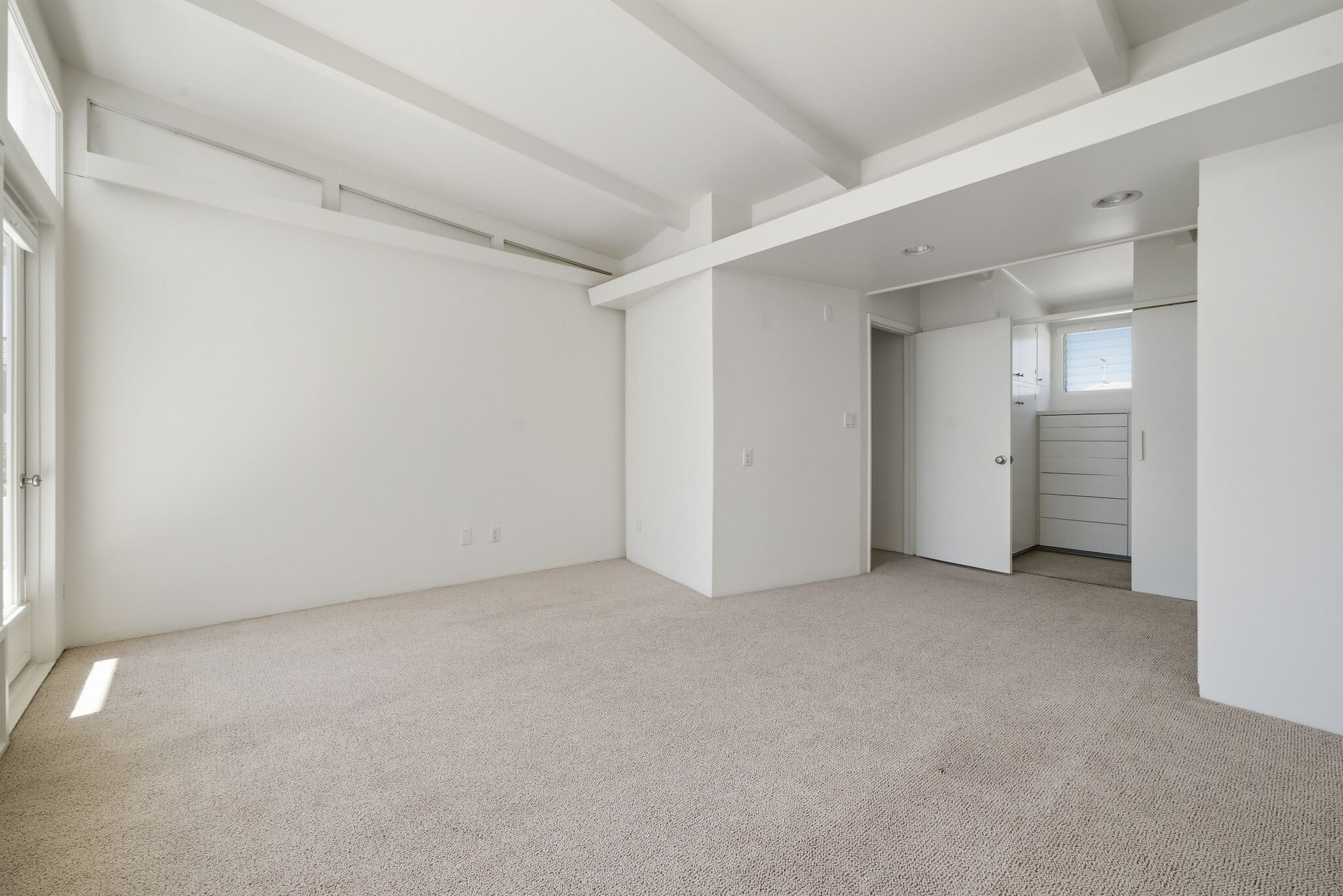 Building Photo - 1210 W Oceanfront