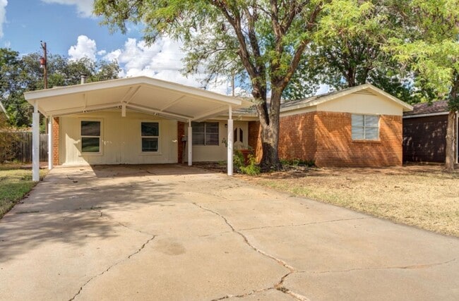 Primary Photo - Newly remodeled 3 bad 2 bath near South Lo...
