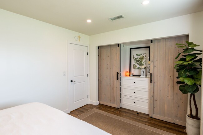 Building Photo - Gorgeous Remodeled 3 Bed 2 Bath Fullerton ...