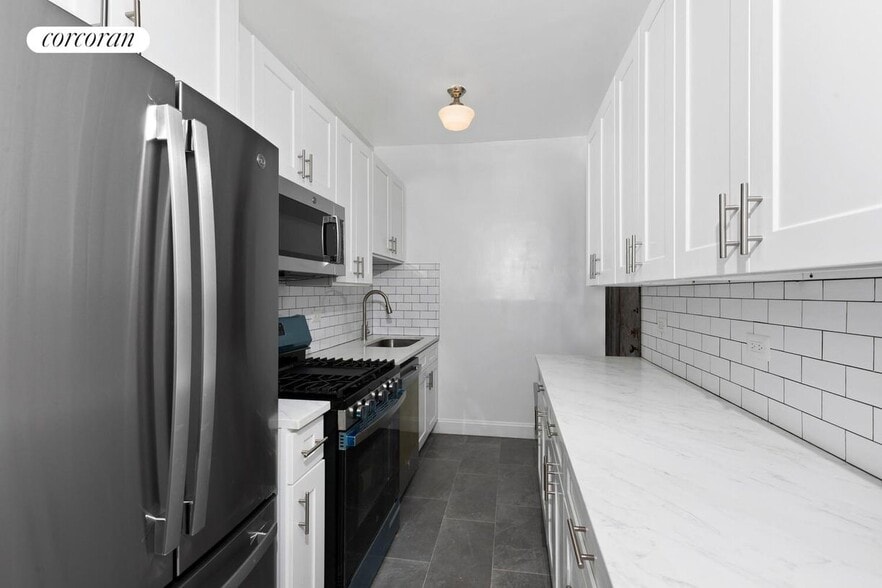 Building Photo - 245 W 107th St
