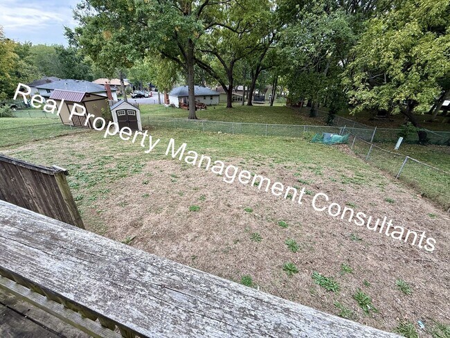 Building Photo - $600 Rent Credit on 3 Bedroom Split-Level ...