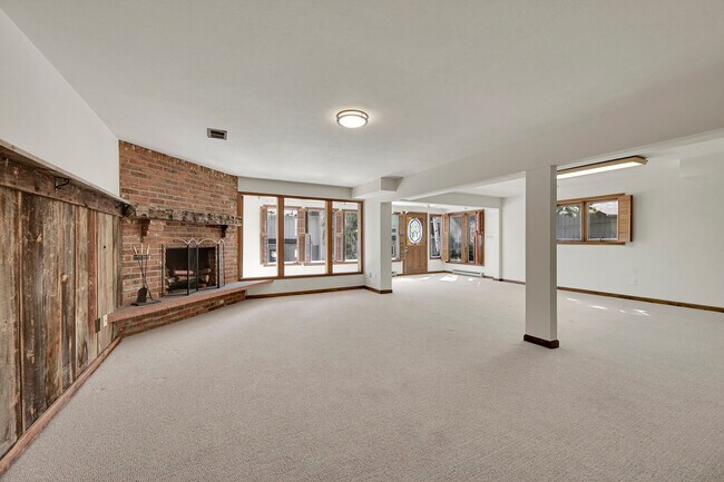 Building Photo - 2356 S Hiwan Dr