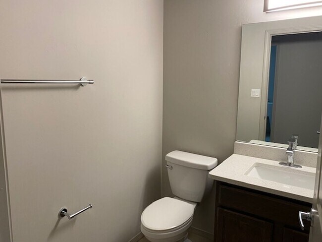 Building Photo - Modern 3 Br., 2.5 Ba., in NE Albuquerque
