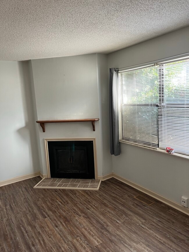 Building Photo - 111