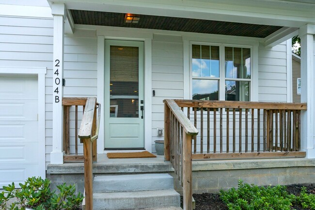 Building Photo - Beautiful Home in Nashville!