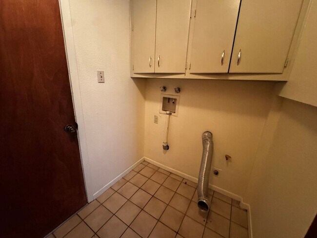 Building Photo - Mid-century Modern Heights Home