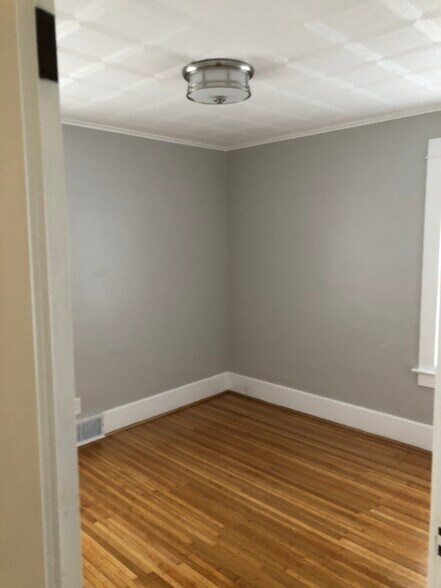 Building Photo - 81 Lincoln Blvd