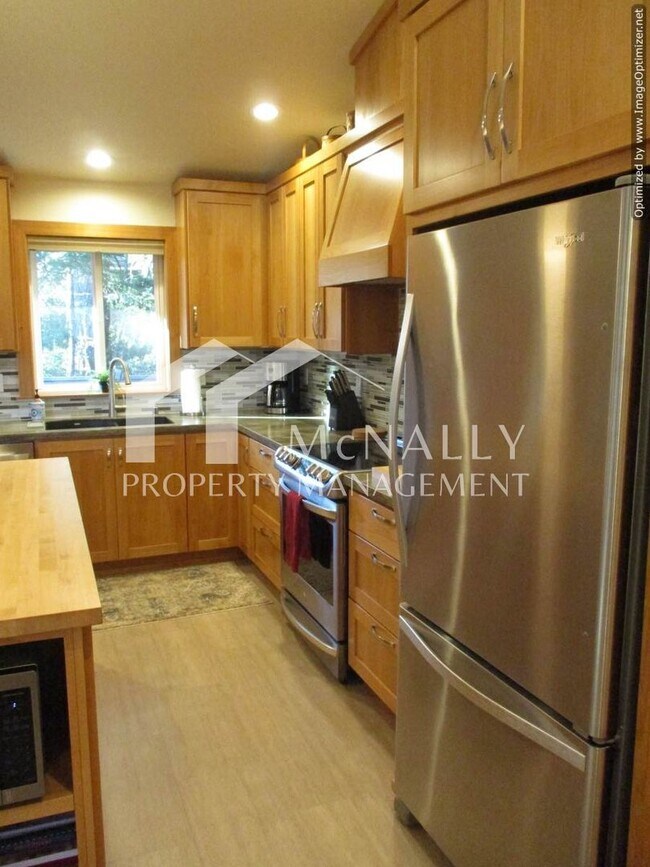 Building Photo - 4208 Forest Beach Dr NW