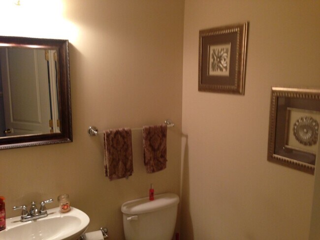 Building Photo - 3BR/ 2.5BA in Karns