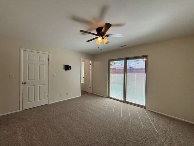 Building Photo - SPACIOUS REMODELED HOME FOR RENT!