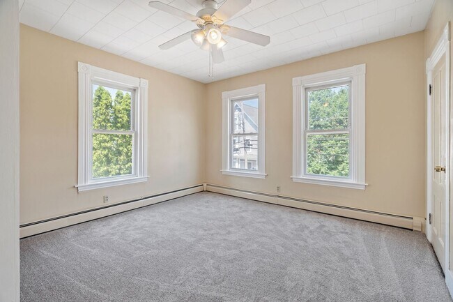 Building Photo - 135 Sagamore St