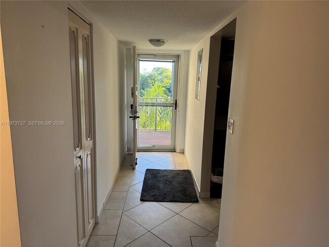 Building Photo - 3920 Inverrary Blvd