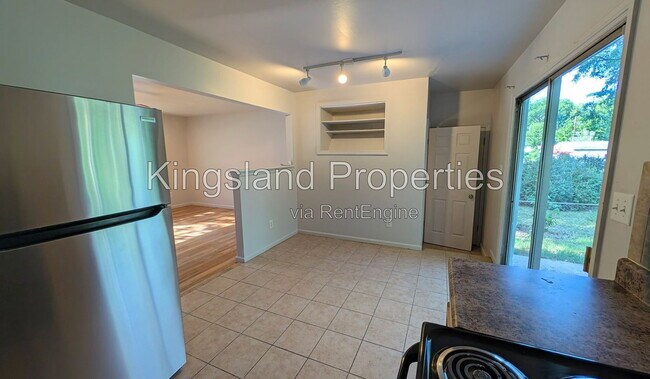 Building Photo - 272 Elmdale Dr