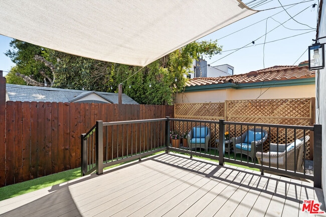 Building Photo - 845 1/2 N Kilkea Dr