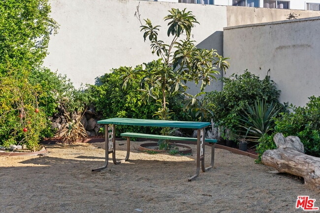 Building Photo - 1224 N Ogden Dr