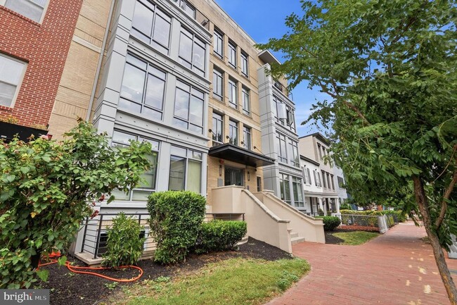 Building Photo - Live in one of DC's most vibrant neighborhoods from this sun-filled 1BR | 1BA condo