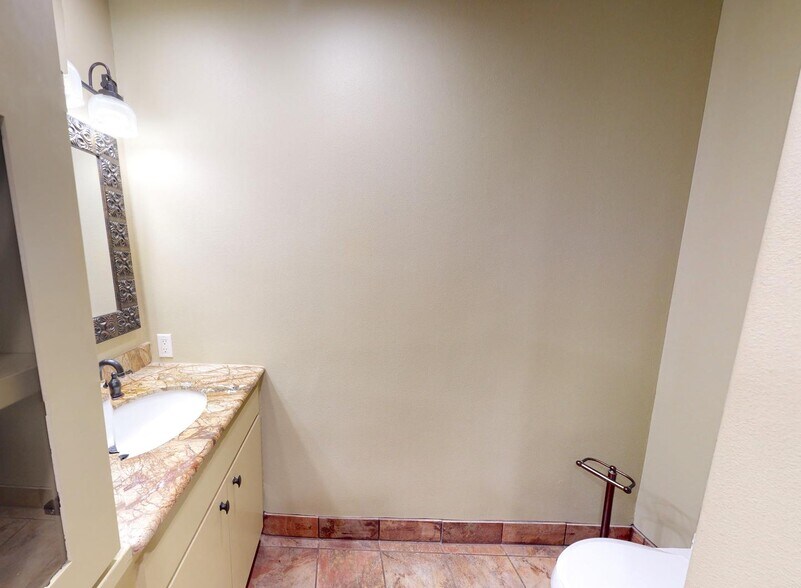 Building Photo - Stylish & bright Ridglea North home steps from Berney Park