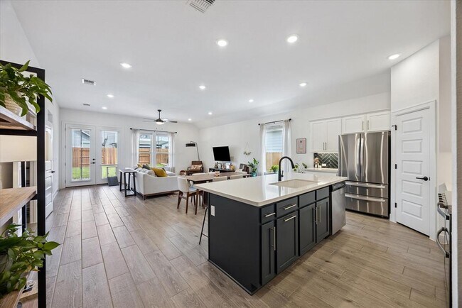 Building Photo - 8112 Skytex St