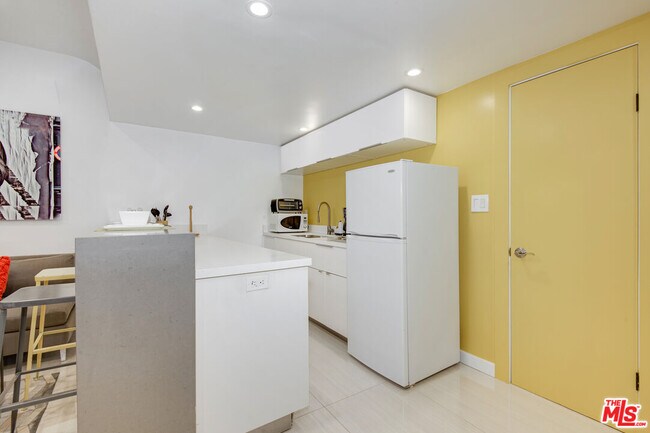 Building Photo - 508 Kings Rd