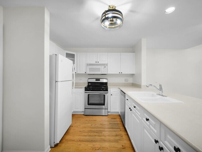 Building Photo - 4934 S Cornell Ave