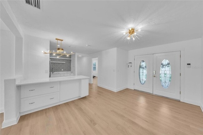 Building Photo - 314 W Frances Ave