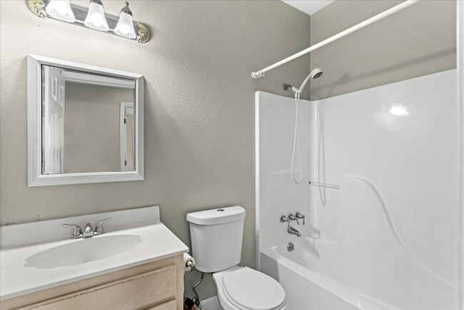 Building Photo - 11027 Oakcrest Dr