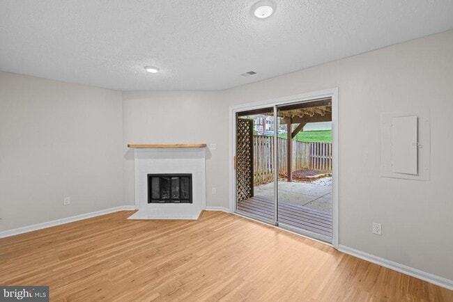 Building Photo - 8640 Dellway Ln