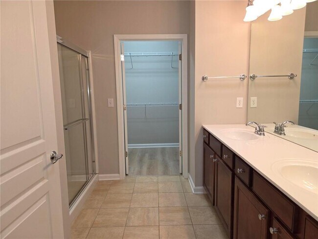 Building Photo - 6105 Longleaf Dr