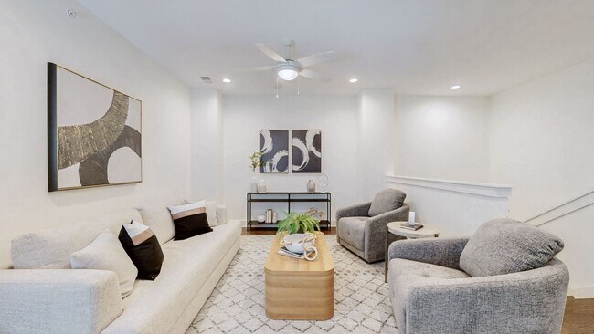 Building Photo - Franklin Gem Walking Distance to Downtown!