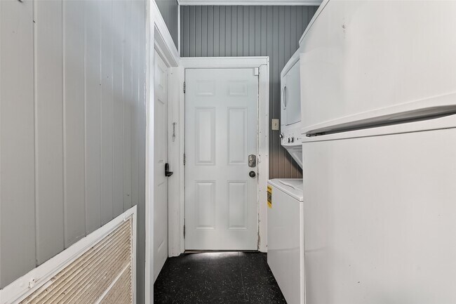 Building Photo - 3410 Austin St