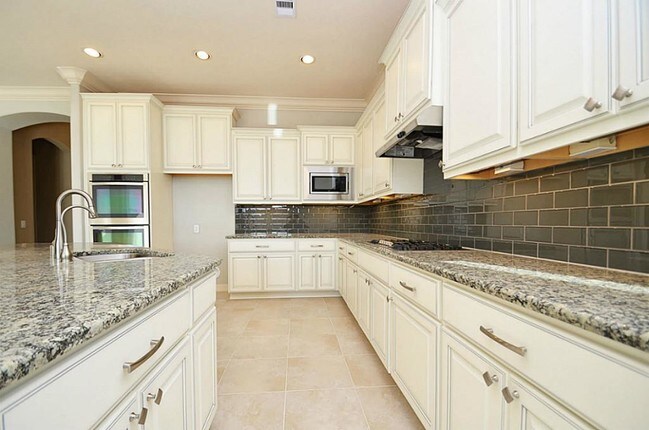 Building Photo - 4802 Fairford Dr