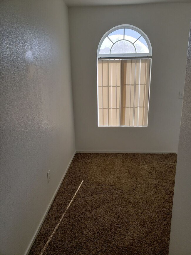 Building Photo - ADORABLE 2 STORY CORNER HOME