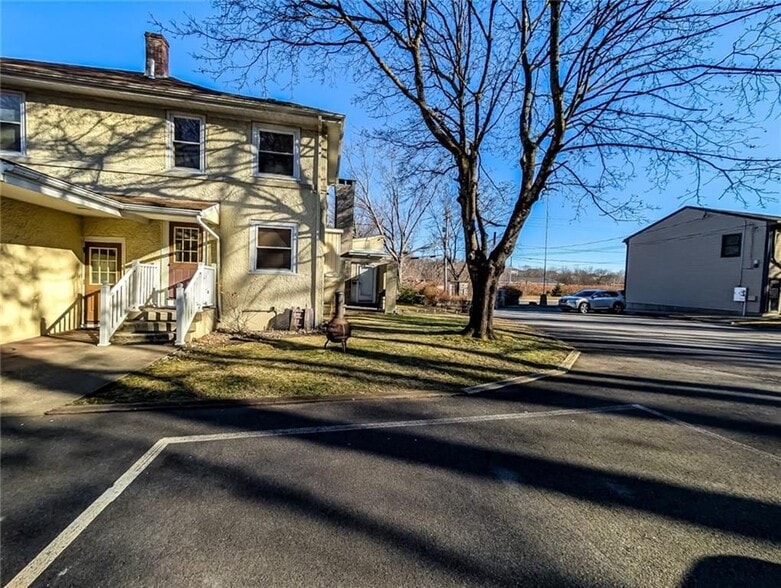 Building Photo - 1425 Manville Rd