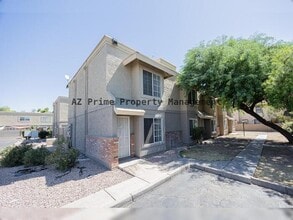 Building Photo - 1055 W 5th St
