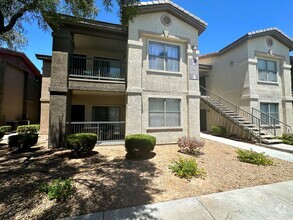 Building Photo - 2 BEDROOM 2 BATH UPSTAIRS CONDO IN GATED S...