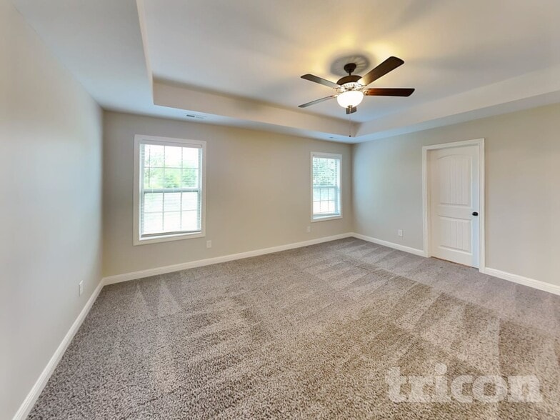 Building Photo - 727 Cavalier Dr