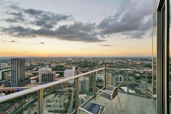 Building Photo - 851 NE 1st Ave