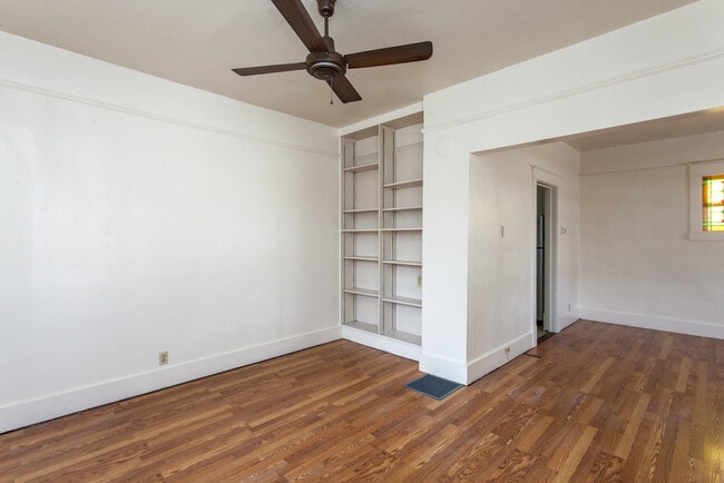 Building Photo - EDo BRICK BUNGALOW 1/BD 1/BA 1/CG