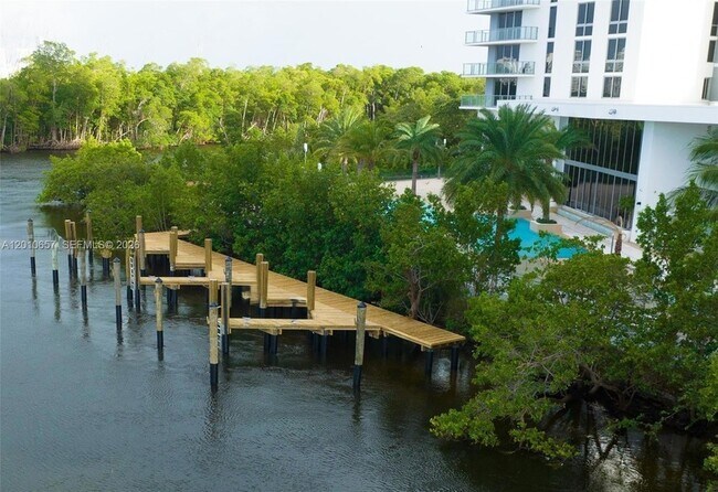 Building Photo - 16385 Biscayne Blvd