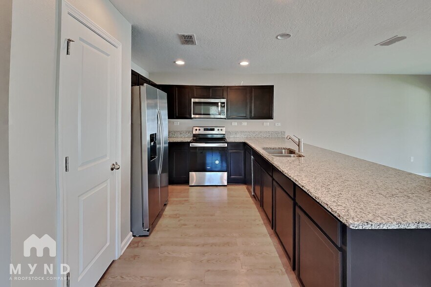 Building Photo - 752 Henley Ct