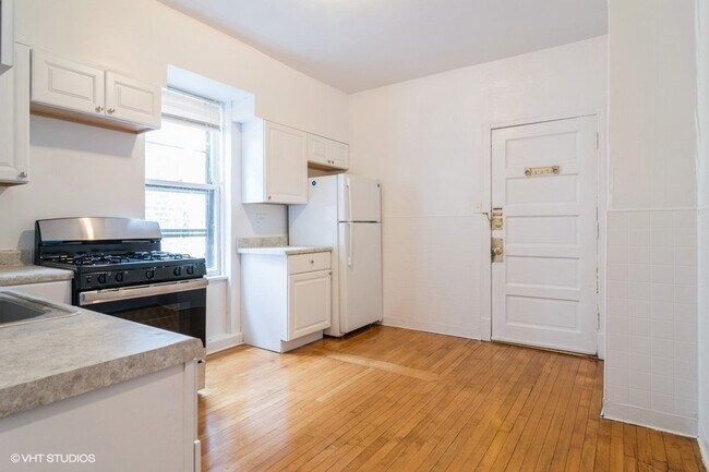 Building Photo - 1257 W Newport Ave