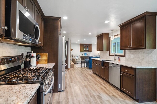 Building Photo - 1212 Circle Dr