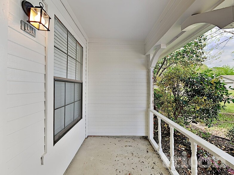 Building Photo - 802 Wind Brooke Dr