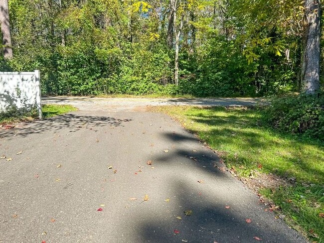 Building Photo - 974 Crystal Rock Rd