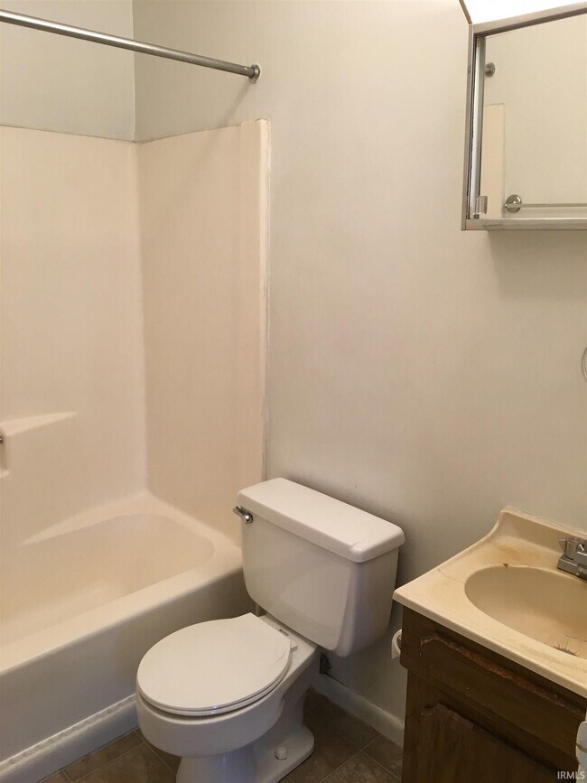 Building Photo - 501-C E Cottage Grove Ave