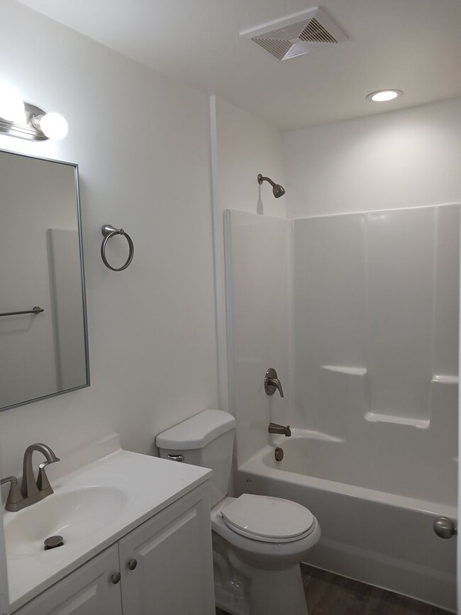 Building Photo - Almost new 3 bedroom, 3 bath Townhome
