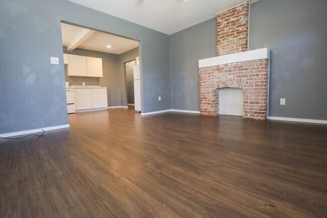 Building Photo - 353 S Zunis Ave